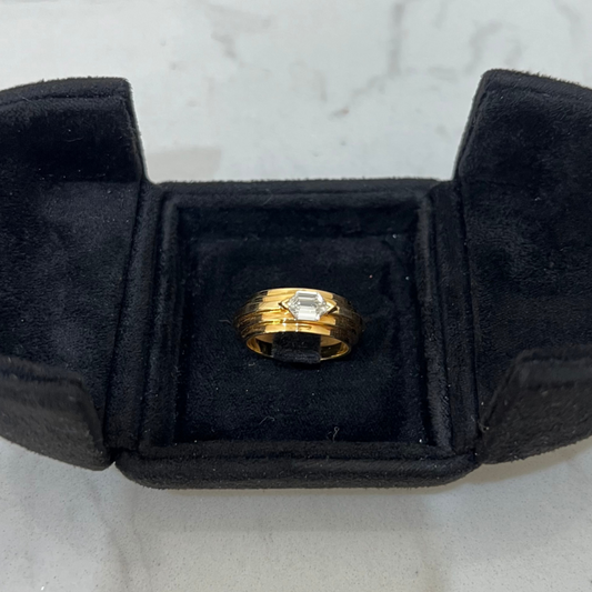 Material Good Gold Band With Hexagonal Diamond Ring Size 4